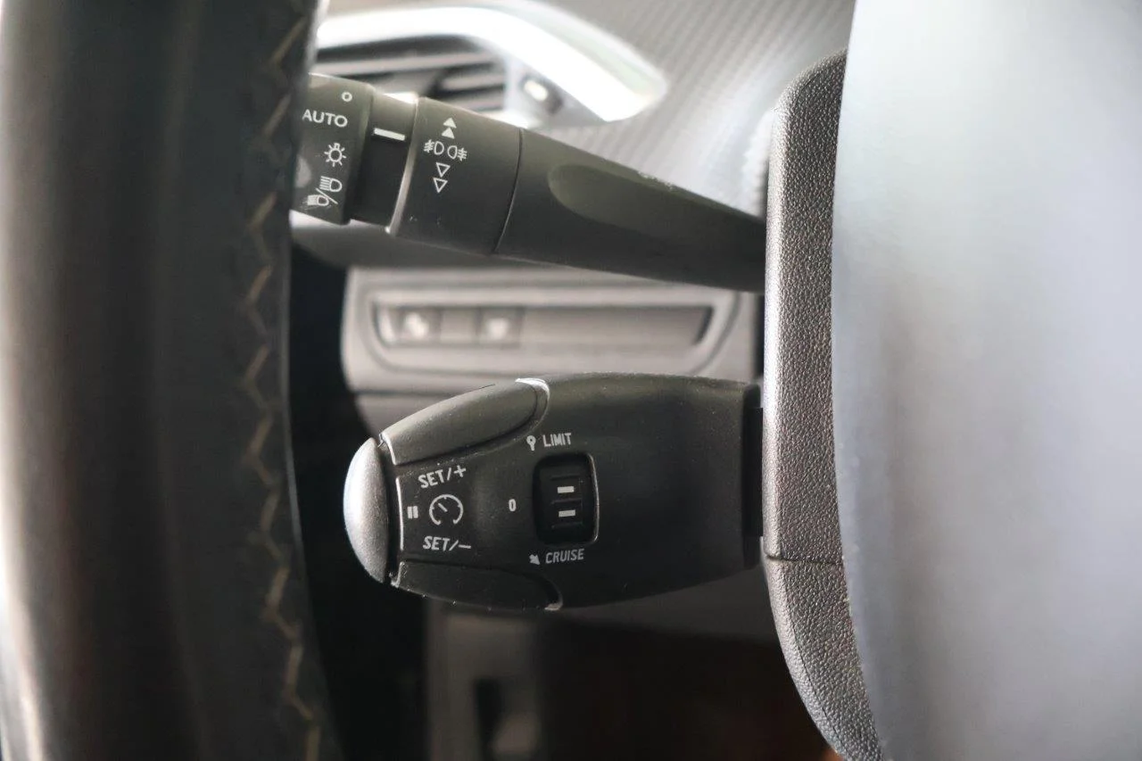 Peugeot 208 - View model 29