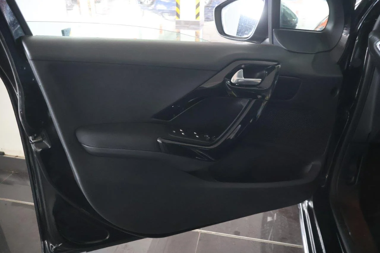 Peugeot 208 - View model 32