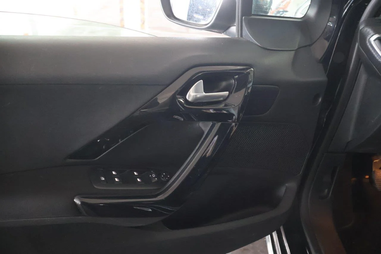 Peugeot 208 - View model 33