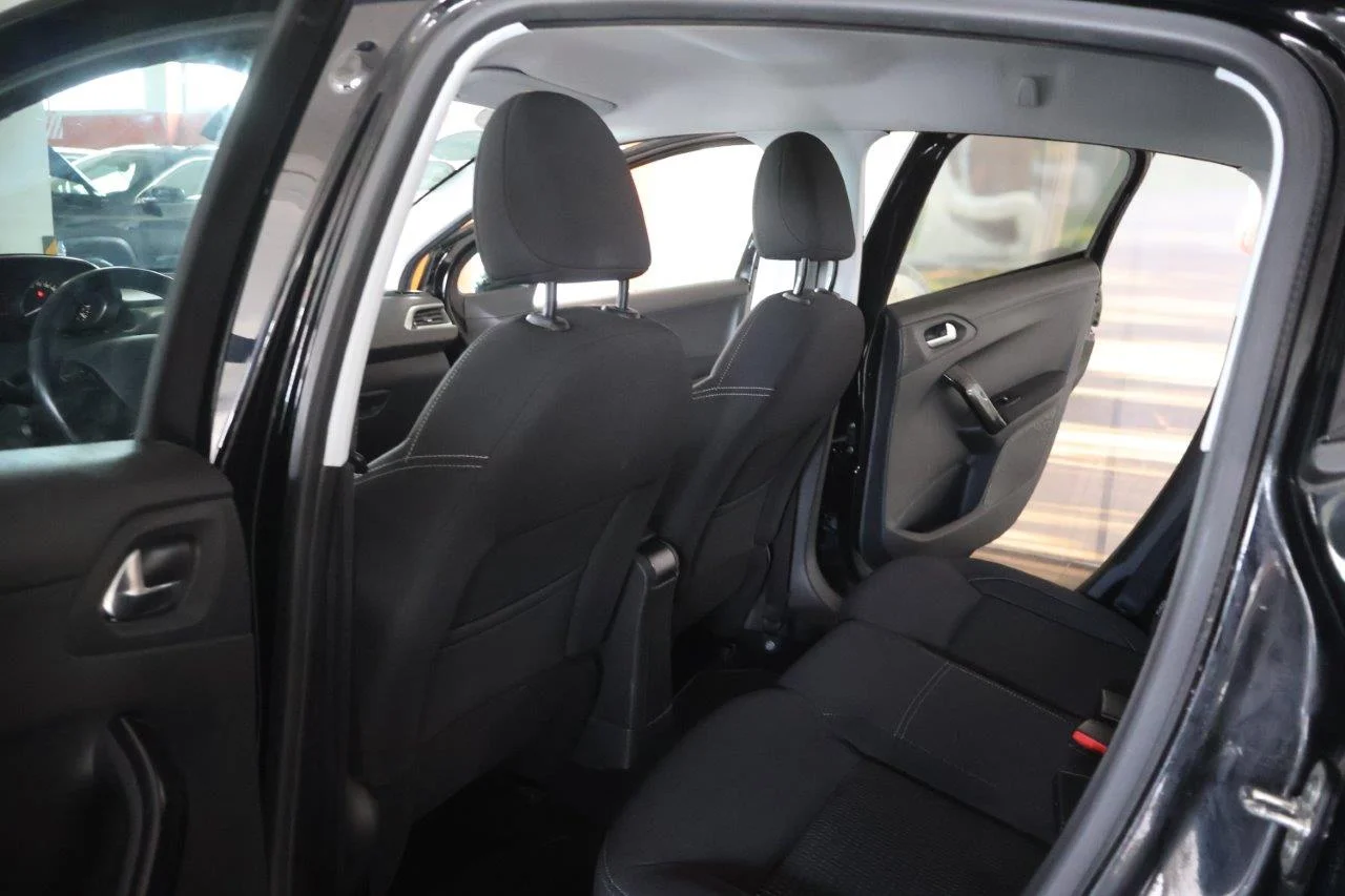 Peugeot 208 - View model 35