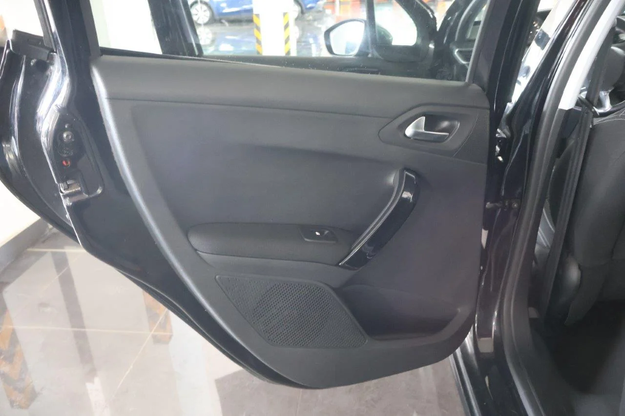 Peugeot 208 - View model 36