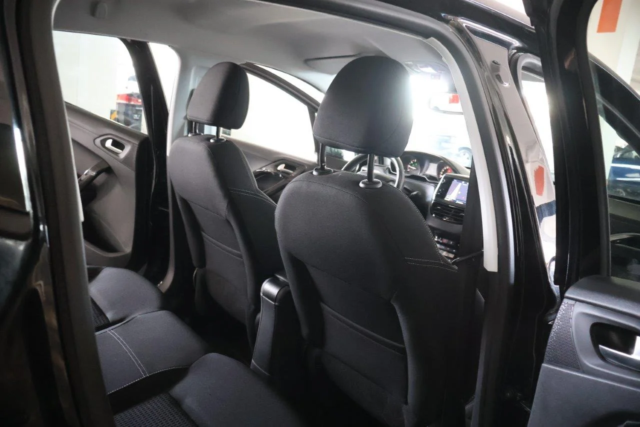 Peugeot 208 - View model 38