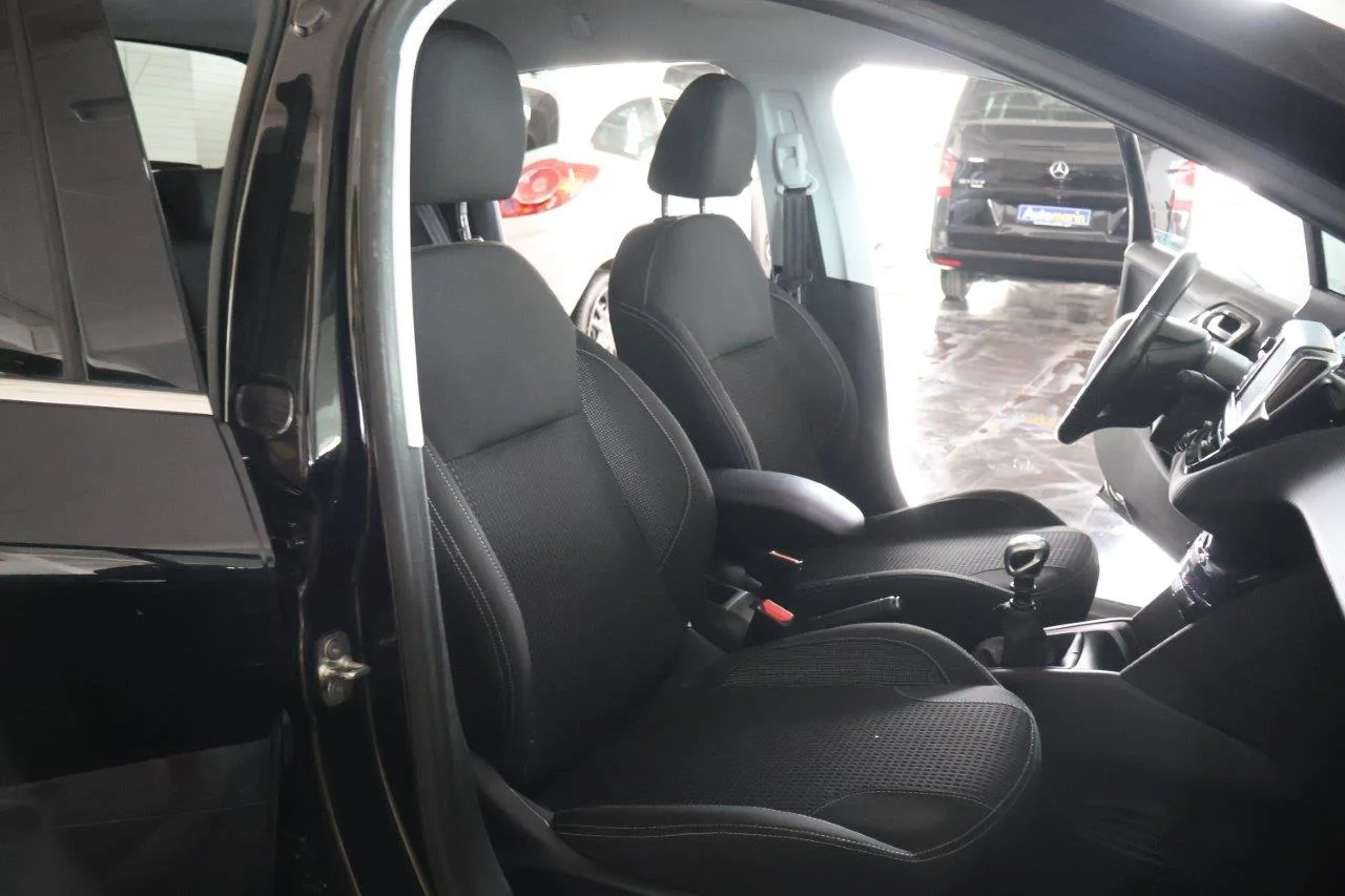 Peugeot 208 - View model 40