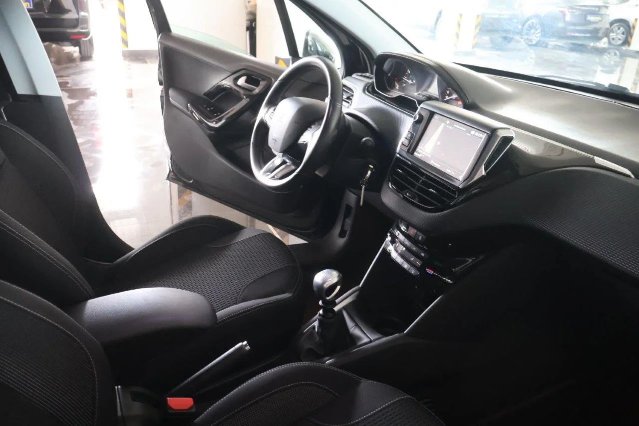 Peugeot 208 - View model 41