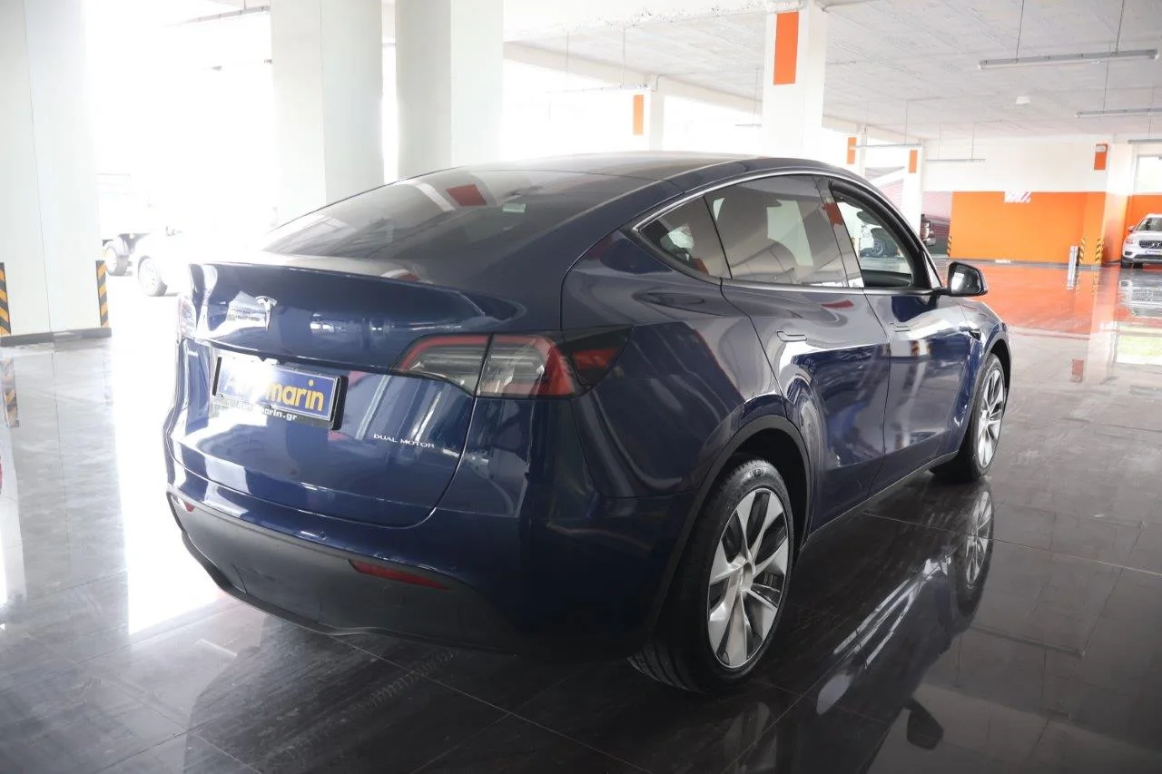 View 5 - Tesla Model Y - 2022