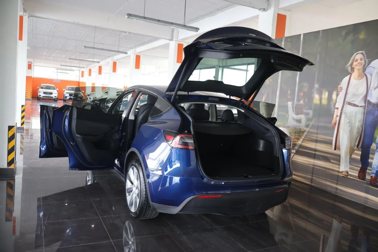 Tesla Model Y - View model 9