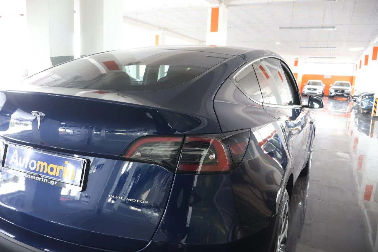 Tesla Model Y - View model 10