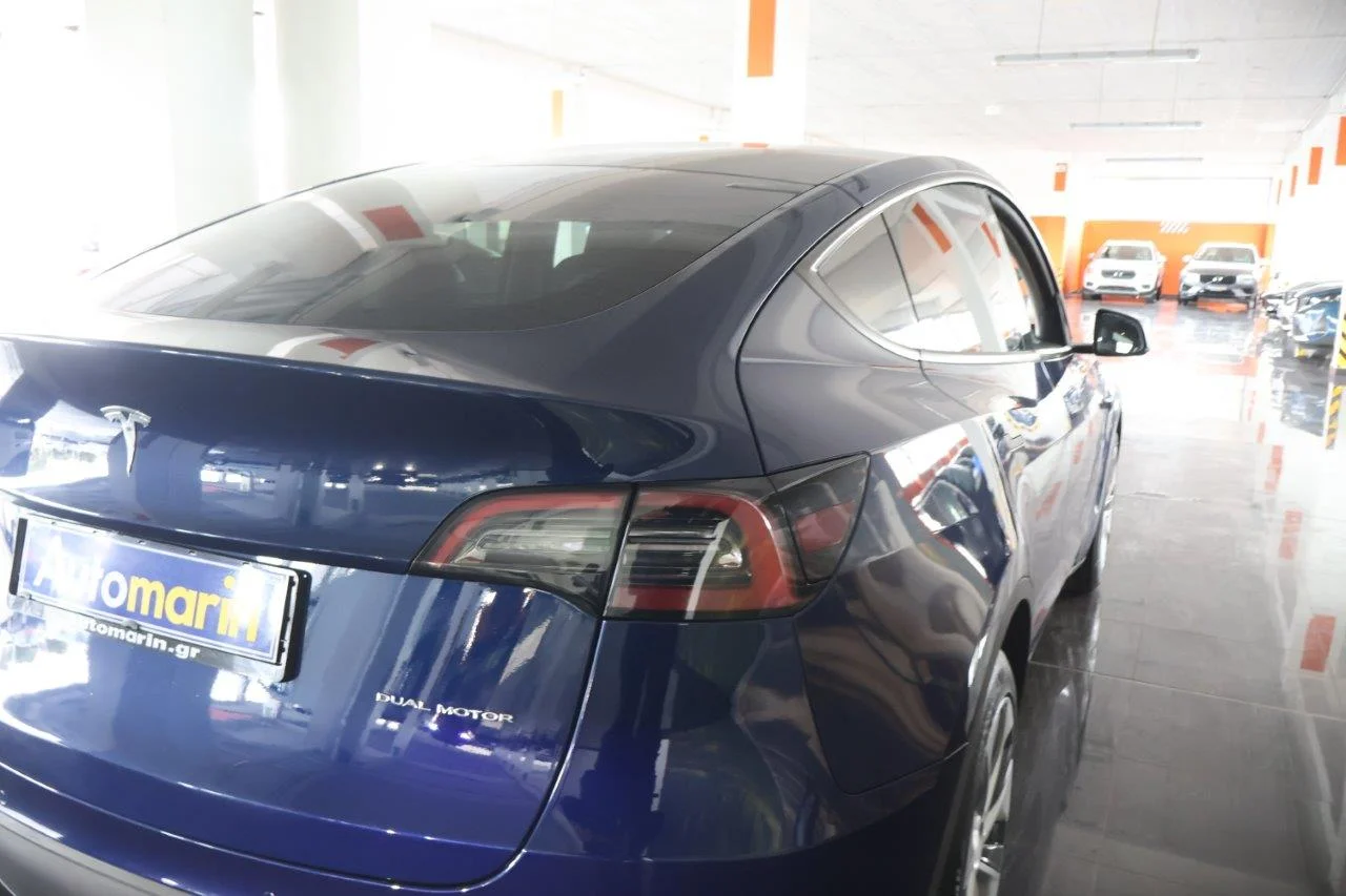 Tesla Model Y - View model 12