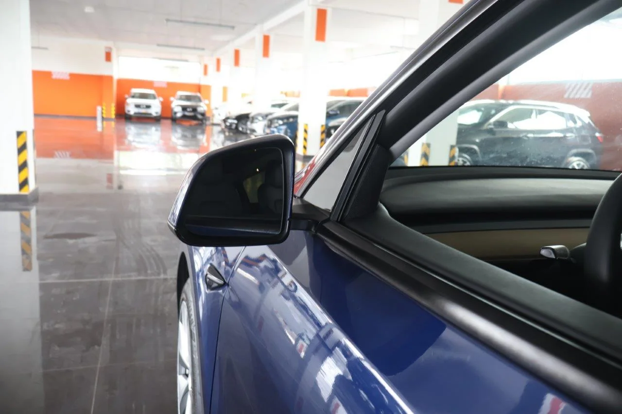 Tesla Model Y - View model 14