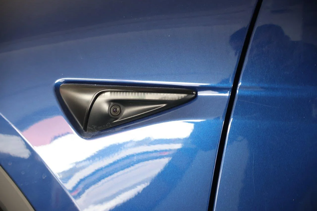 Tesla Model Y - View model 15