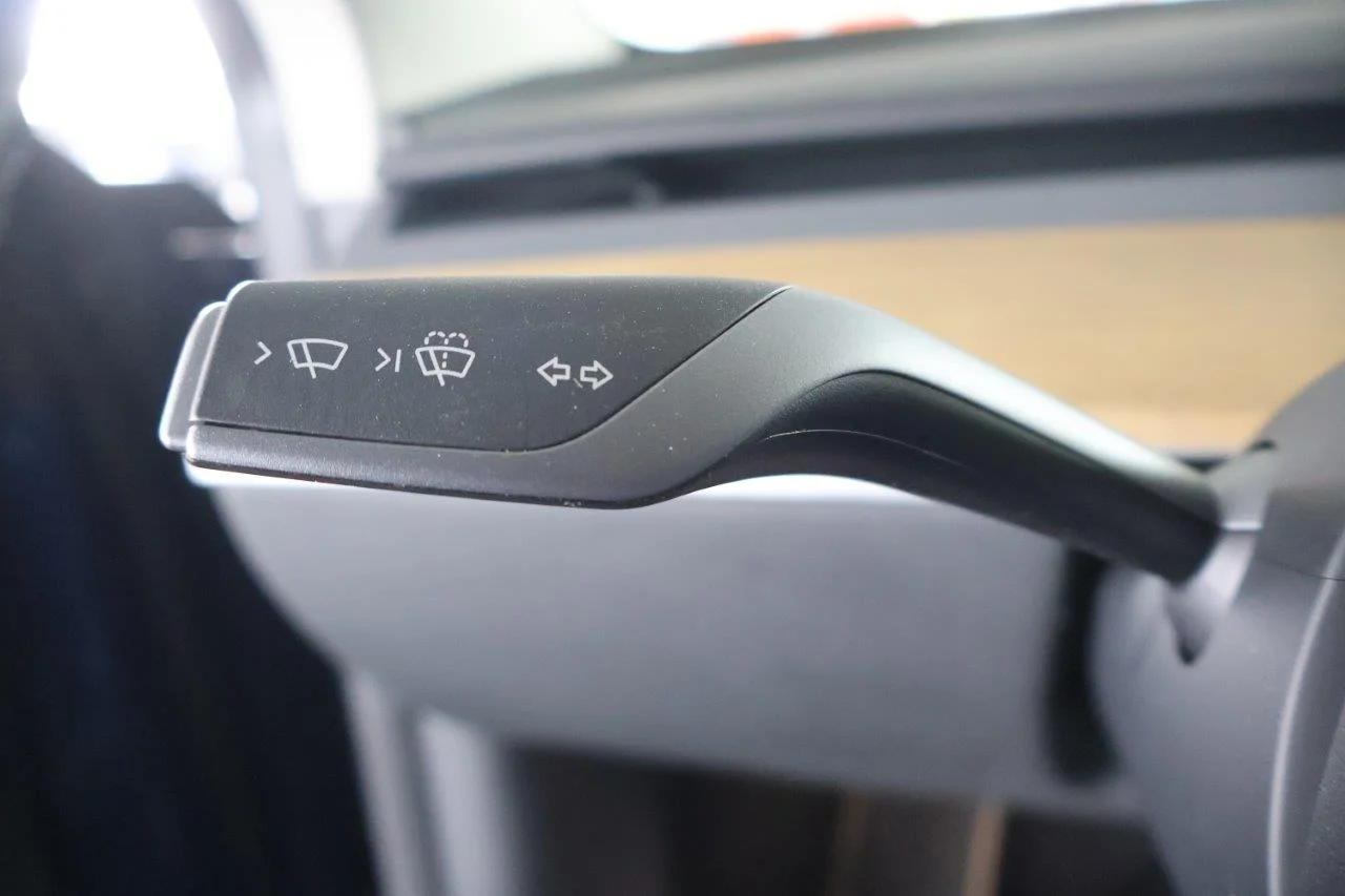 Tesla Model Y - View model 22