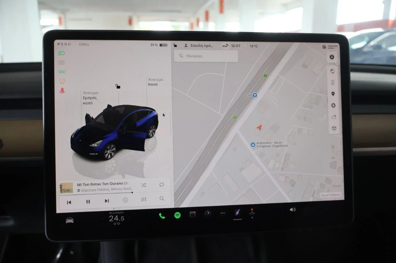 Tesla Model Y - View model 24