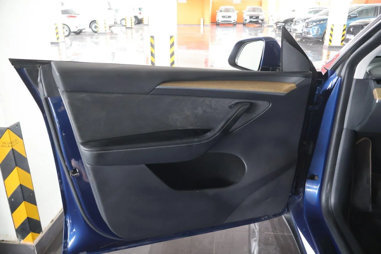 Tesla Model Y - View model 28