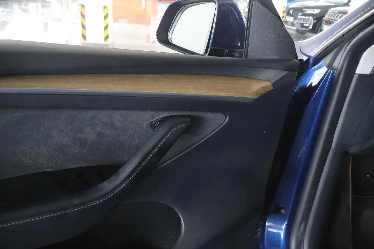 Tesla Model Y - View model 29