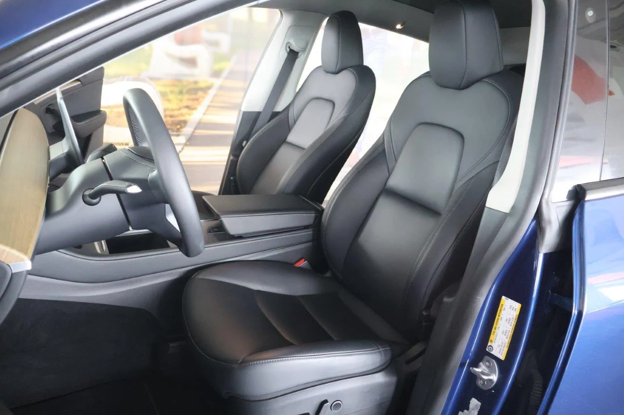 Tesla Model Y - View model 31
