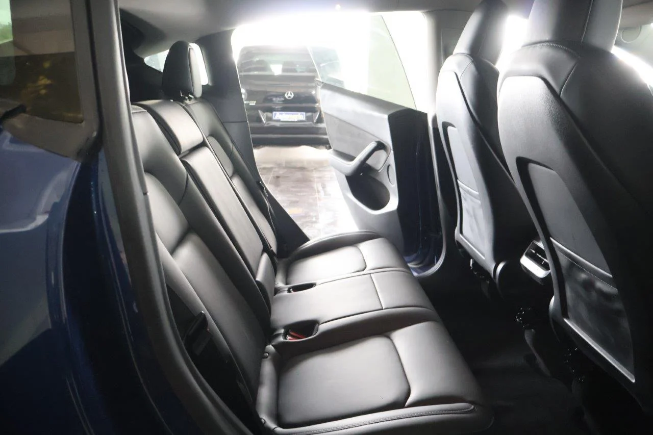 Tesla Model Y - View model 38