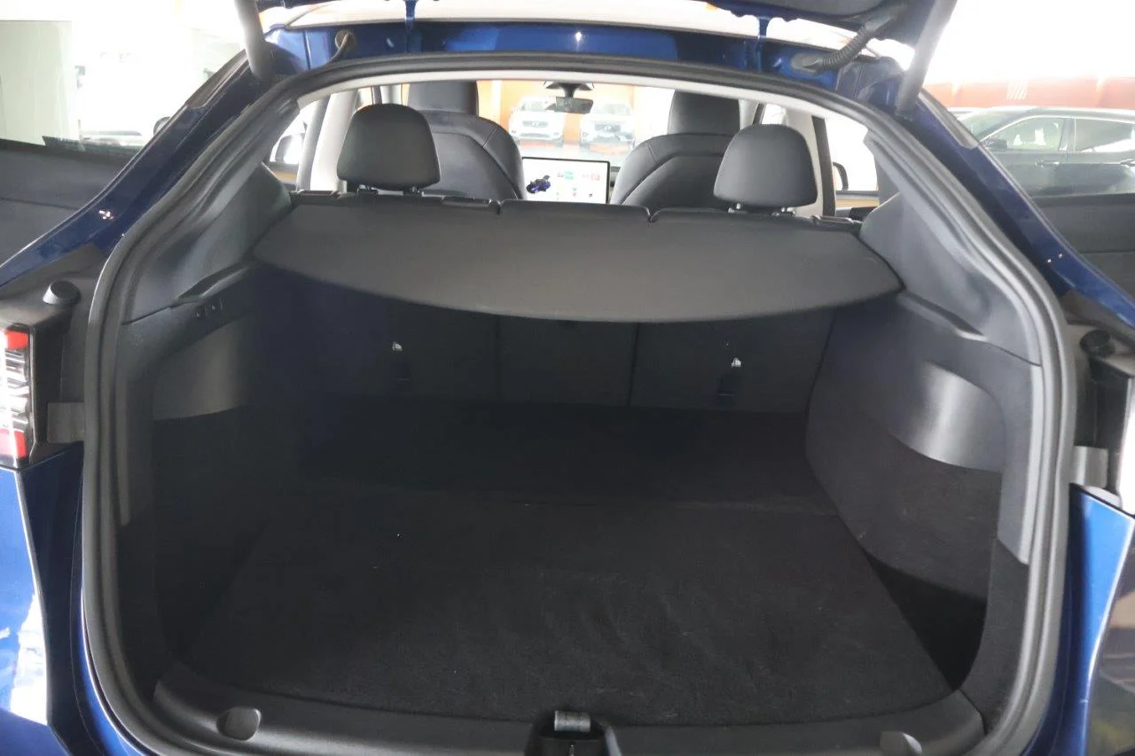 Tesla Model Y - View model 41
