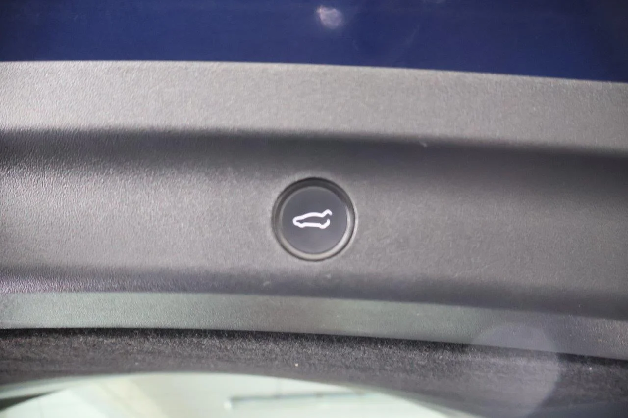 Tesla Model Y - View model 42