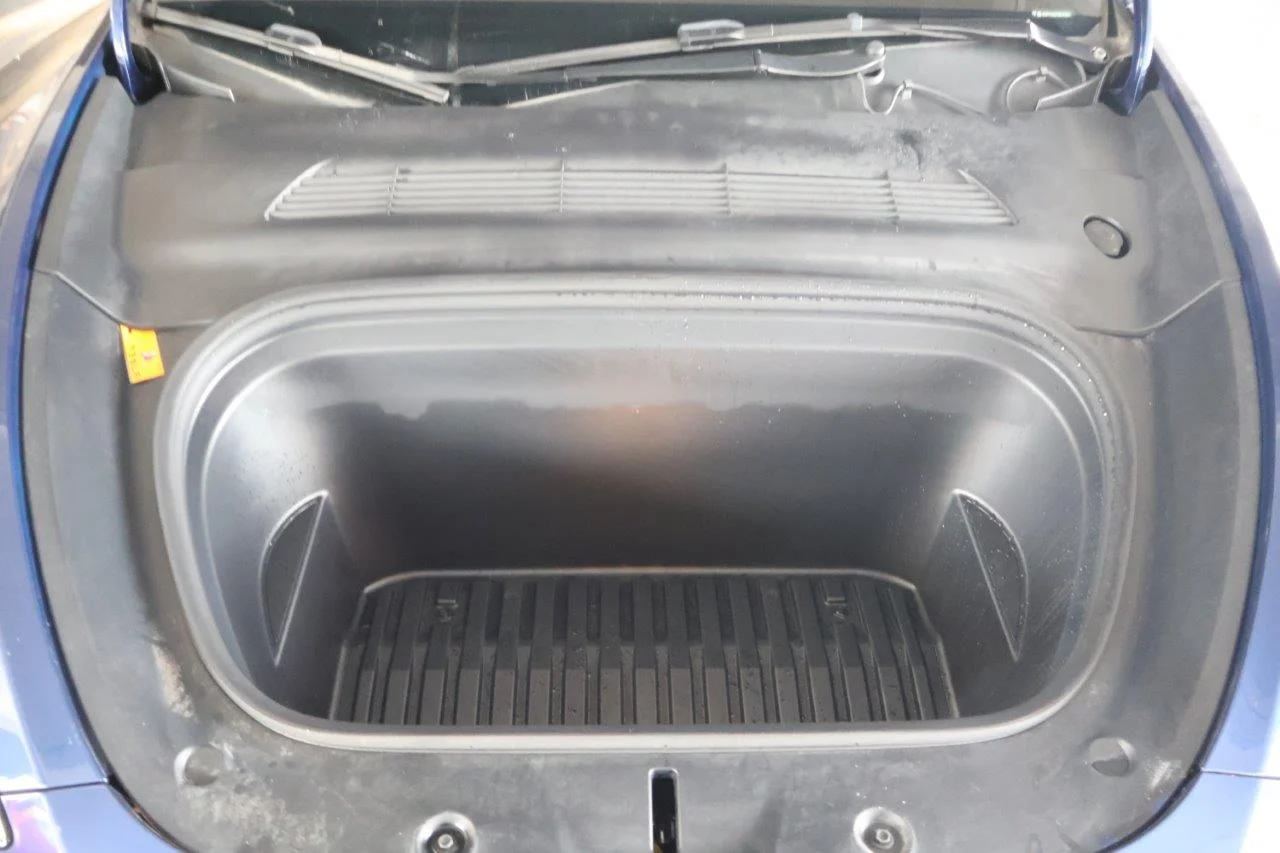Tesla Model Y - View model 43