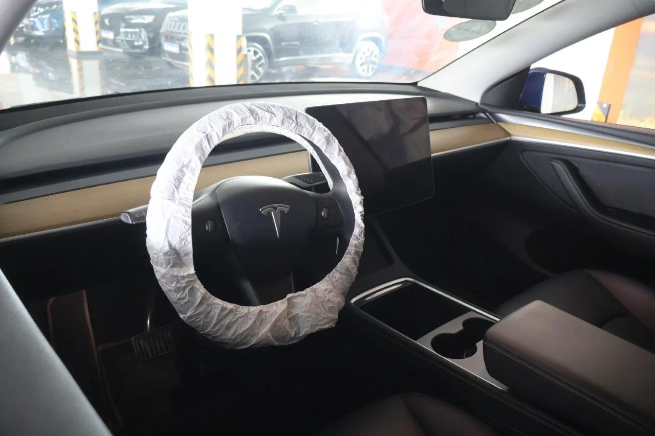 Tesla Model Y - View model 44