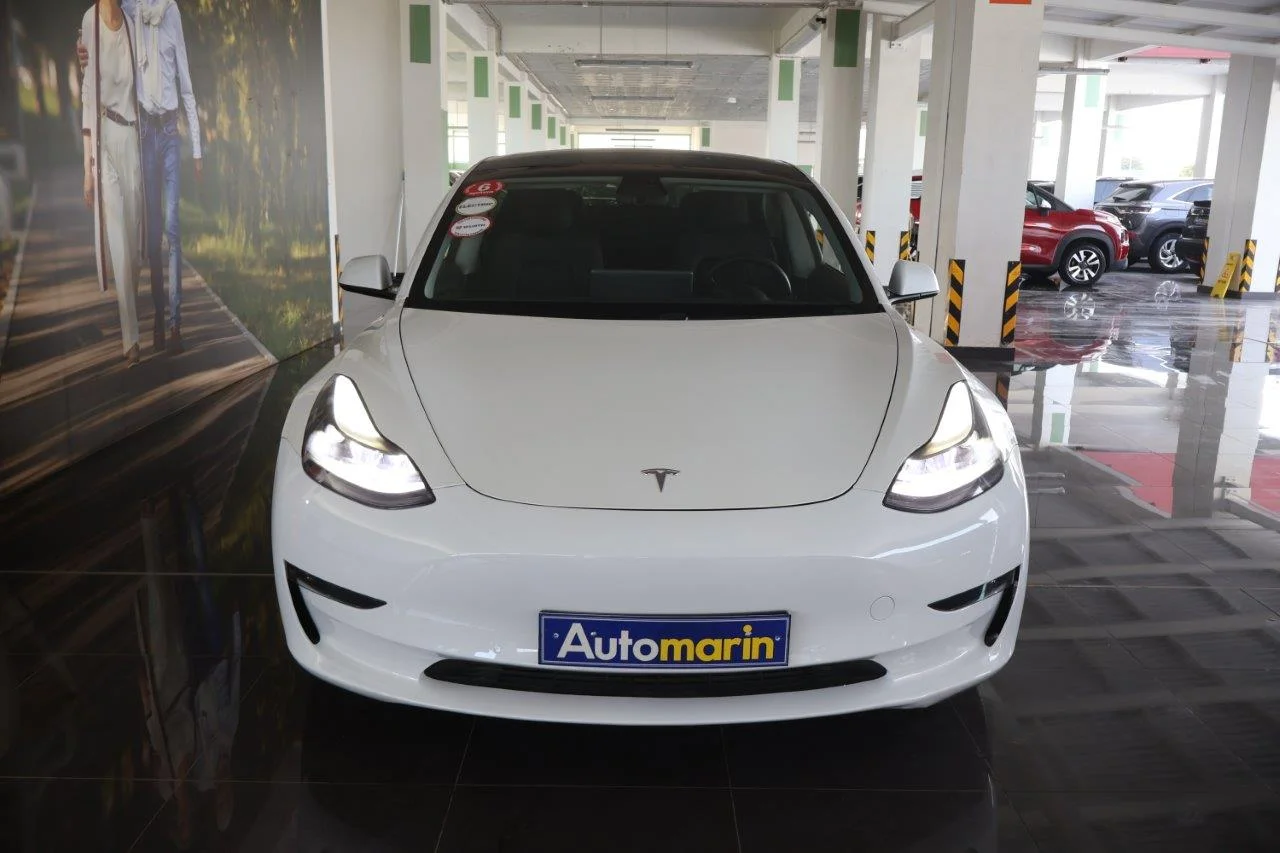 View 3 - Tesla Model 3 - 2021