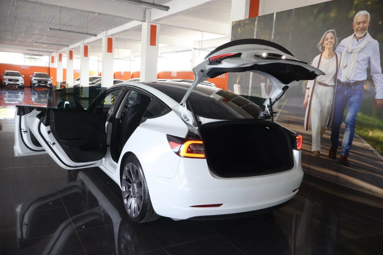 Tesla Model 3 - View model 9