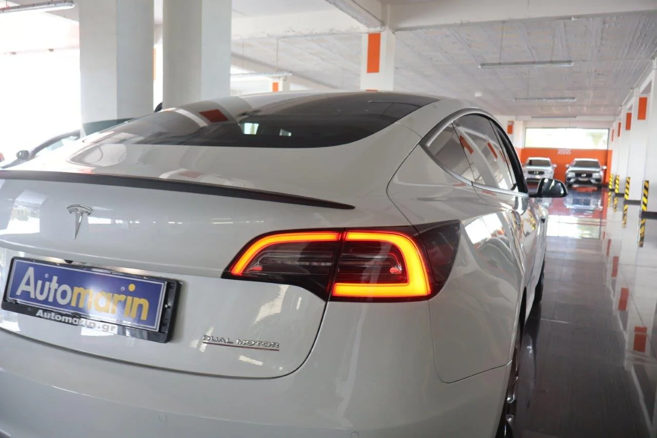 Tesla Model 3 - View model 10
