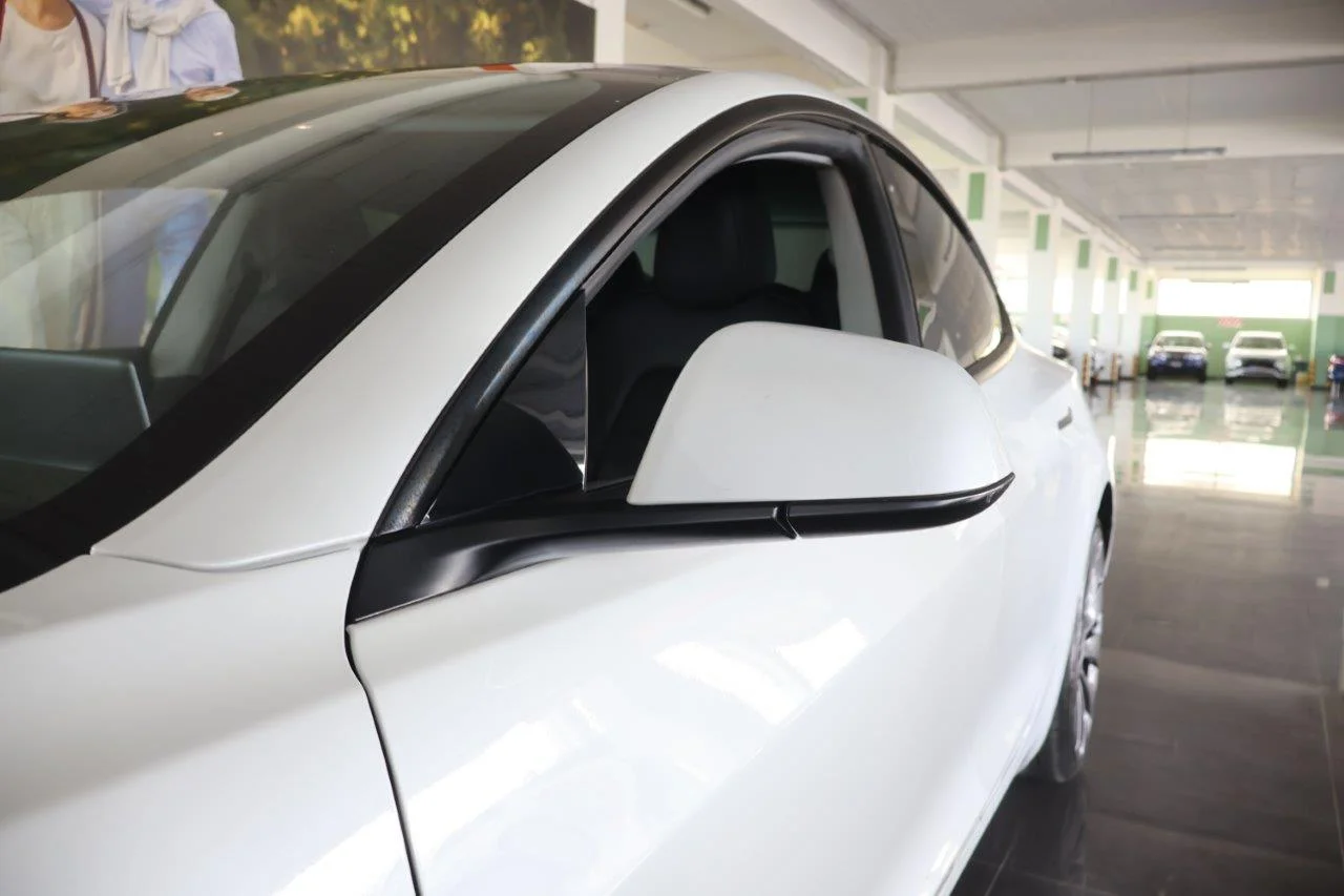 Tesla Model 3 - View model 13