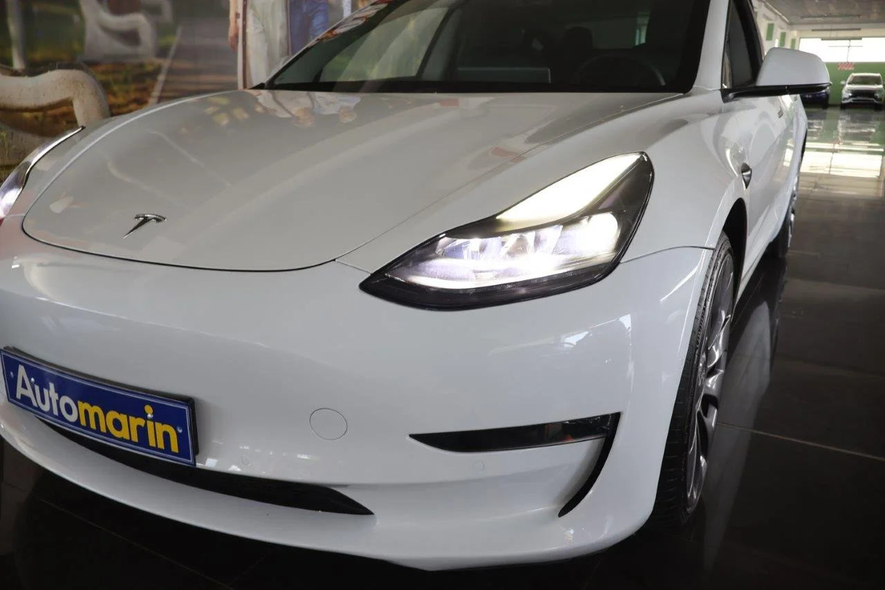 Tesla Model 3 - View model 15