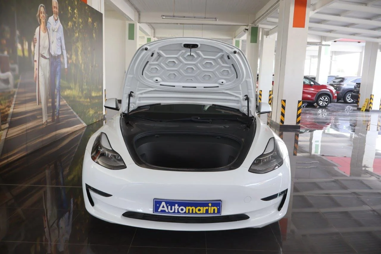 Tesla Model 3 - View model 18