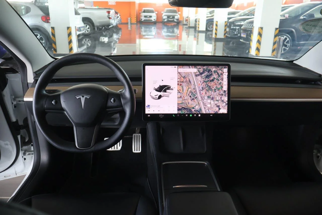 Tesla Model 3 - View model 19