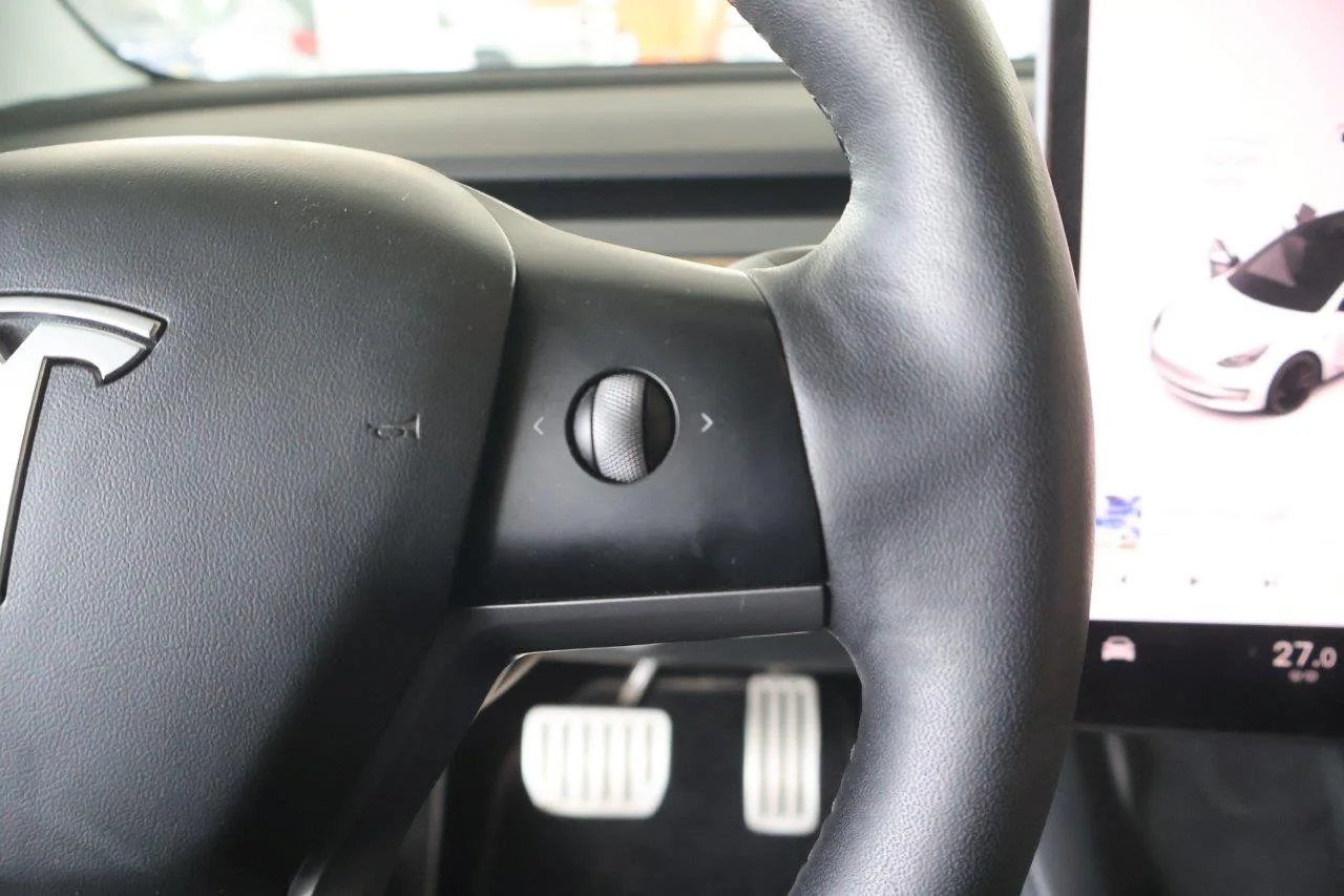 Tesla Model 3 - View model 22