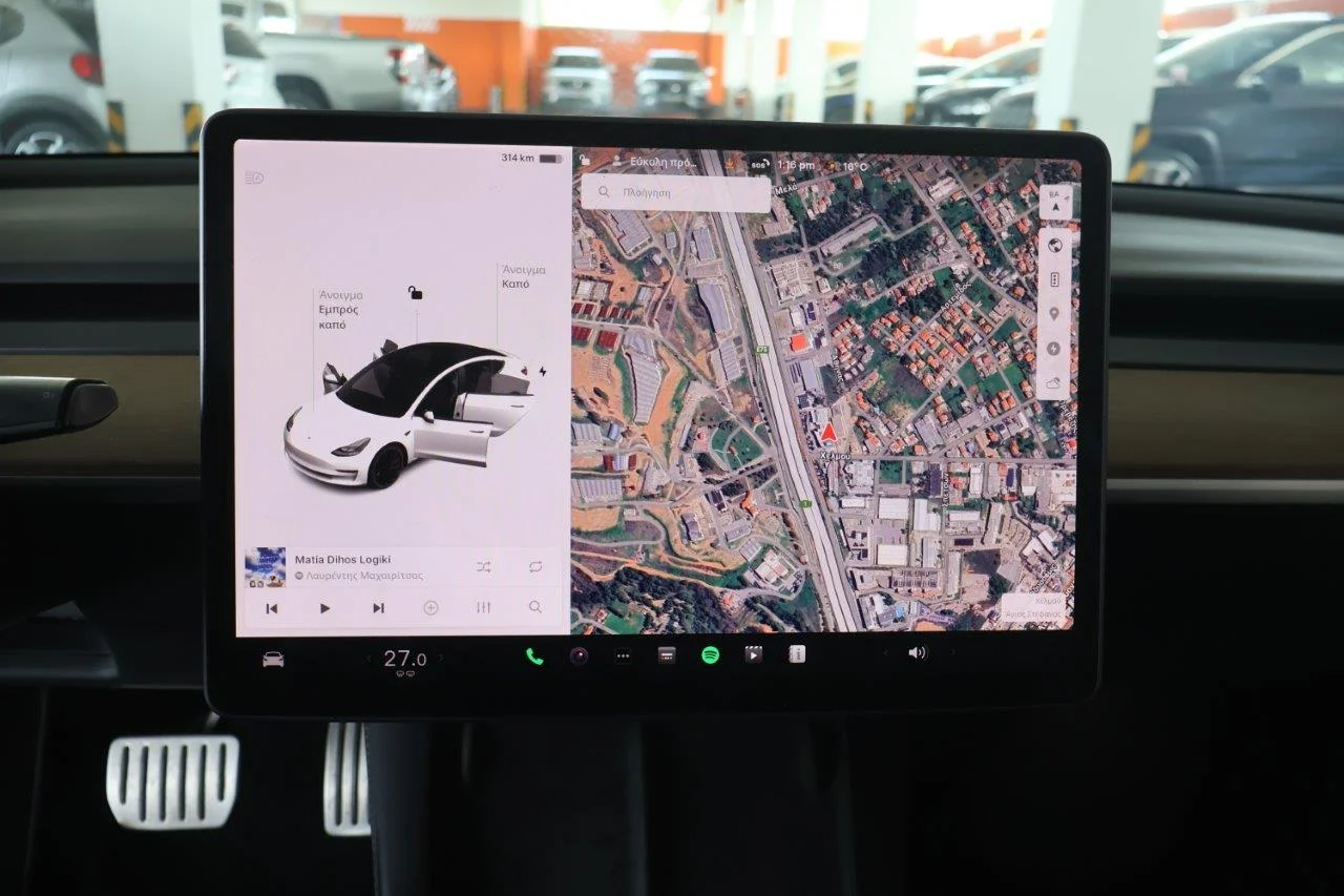 Tesla Model 3 - View model 23