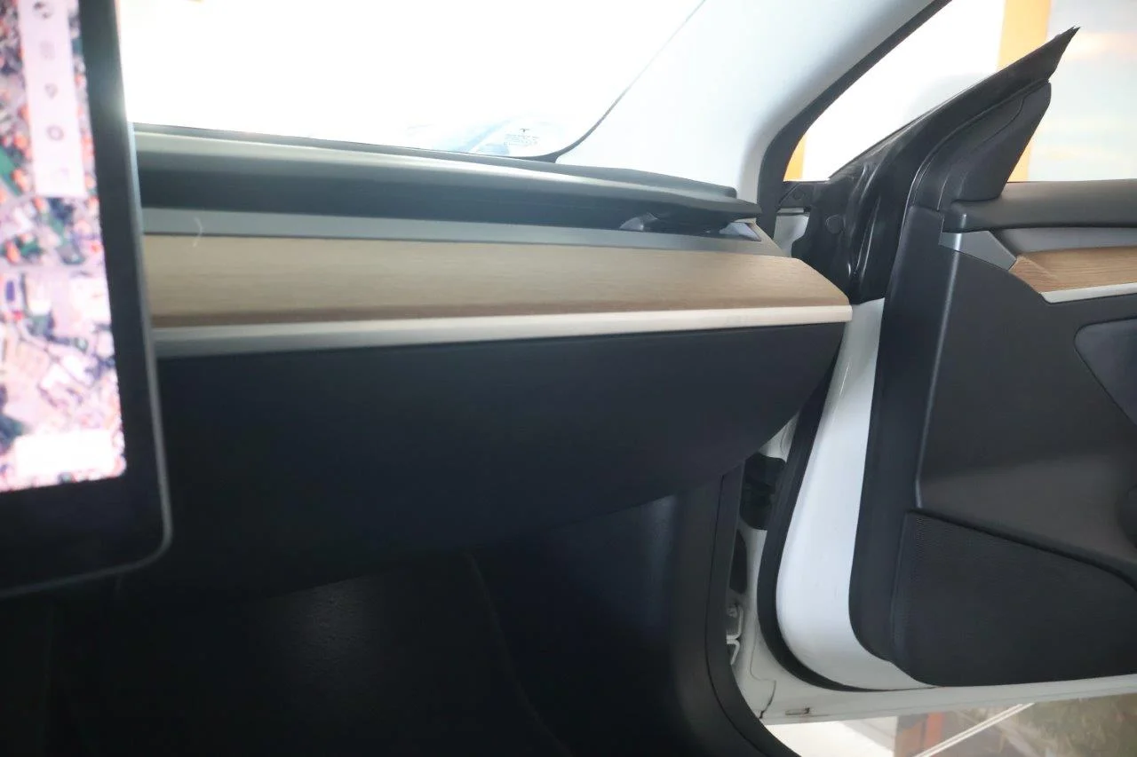 Tesla Model 3 - View model 24