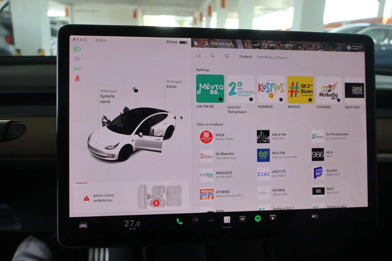 Tesla Model 3 - View model 30