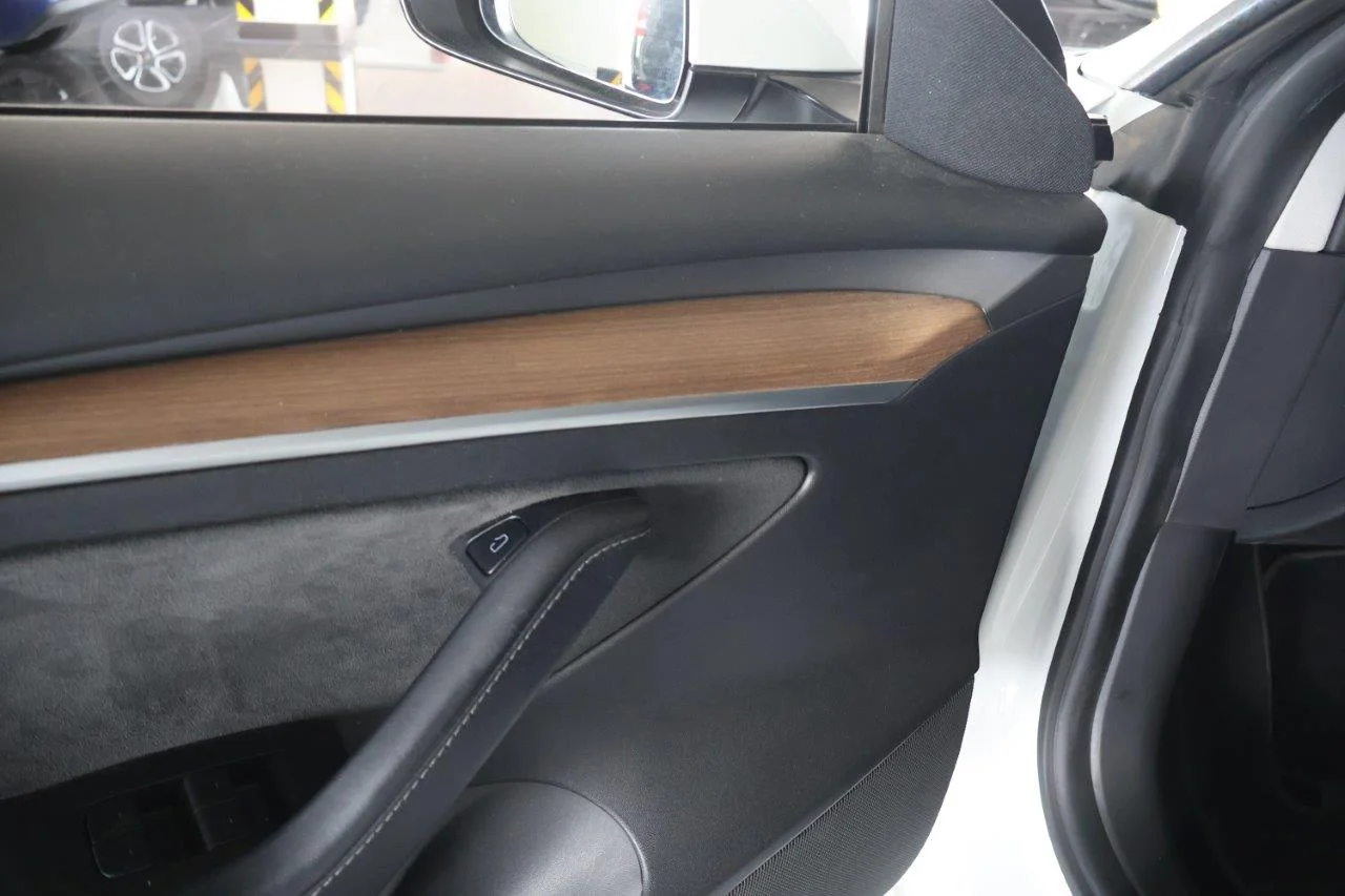Tesla Model 3 - View model 32