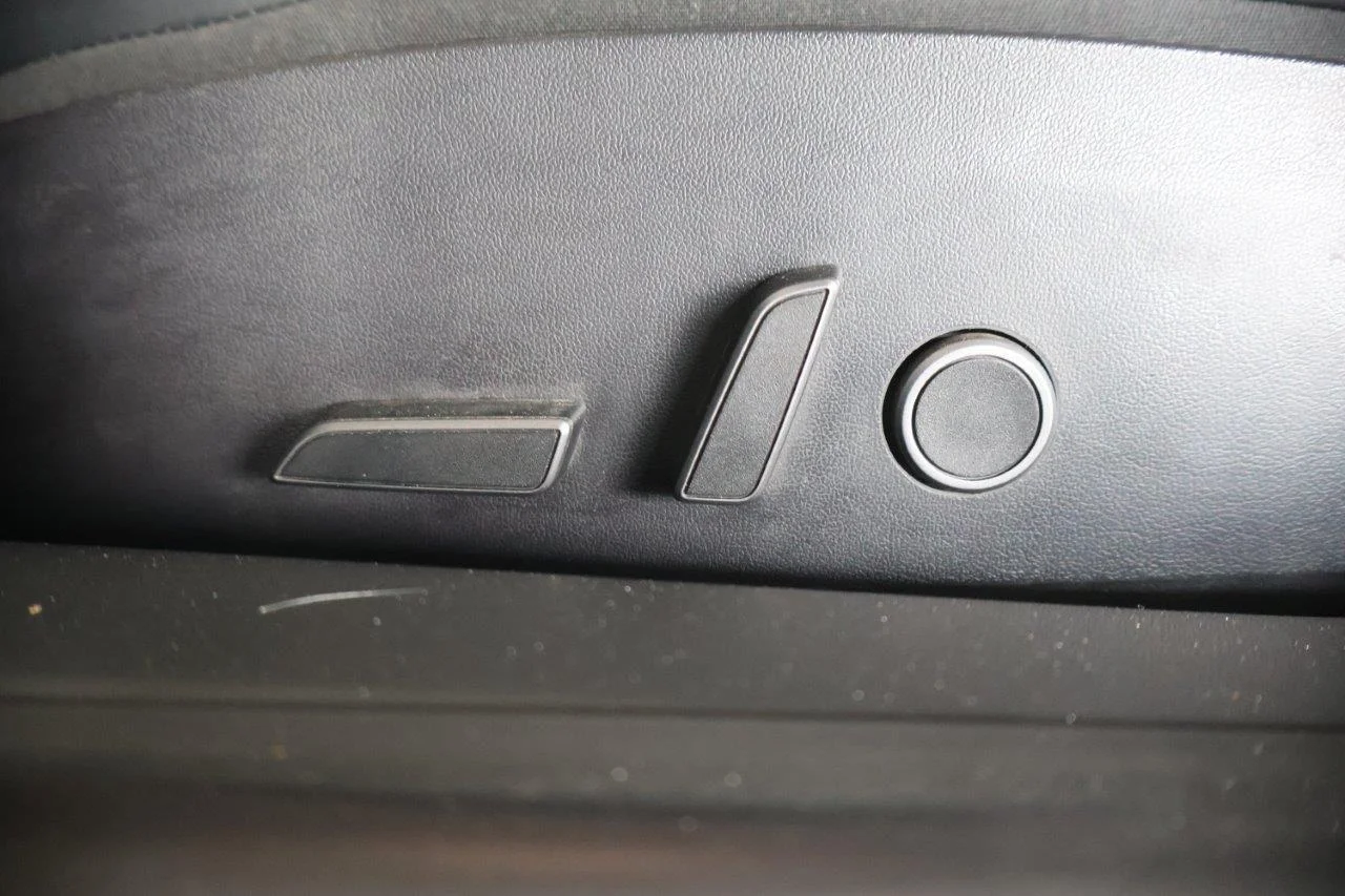 Tesla Model 3 - View model 33