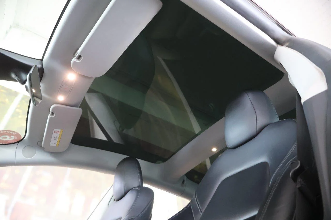 Tesla Model 3 - View model 35