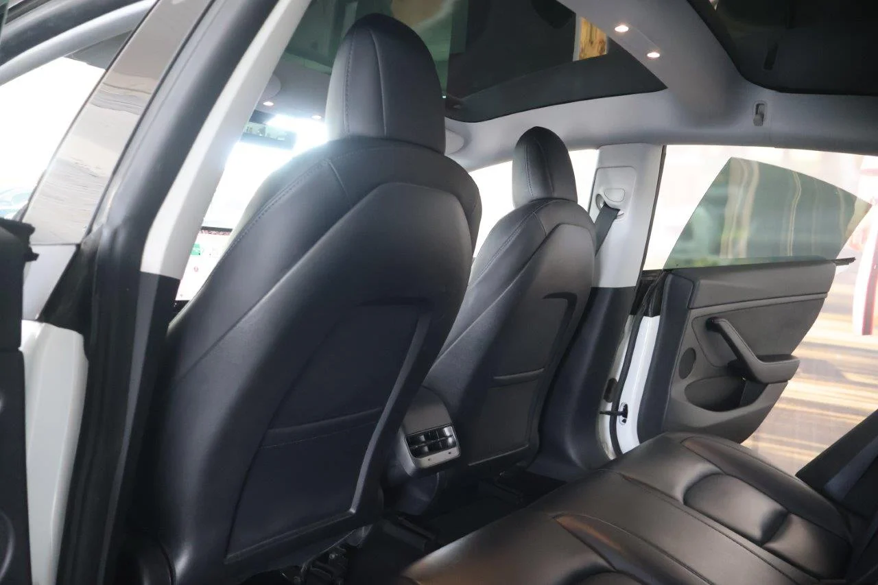 Tesla Model 3 - View model 36