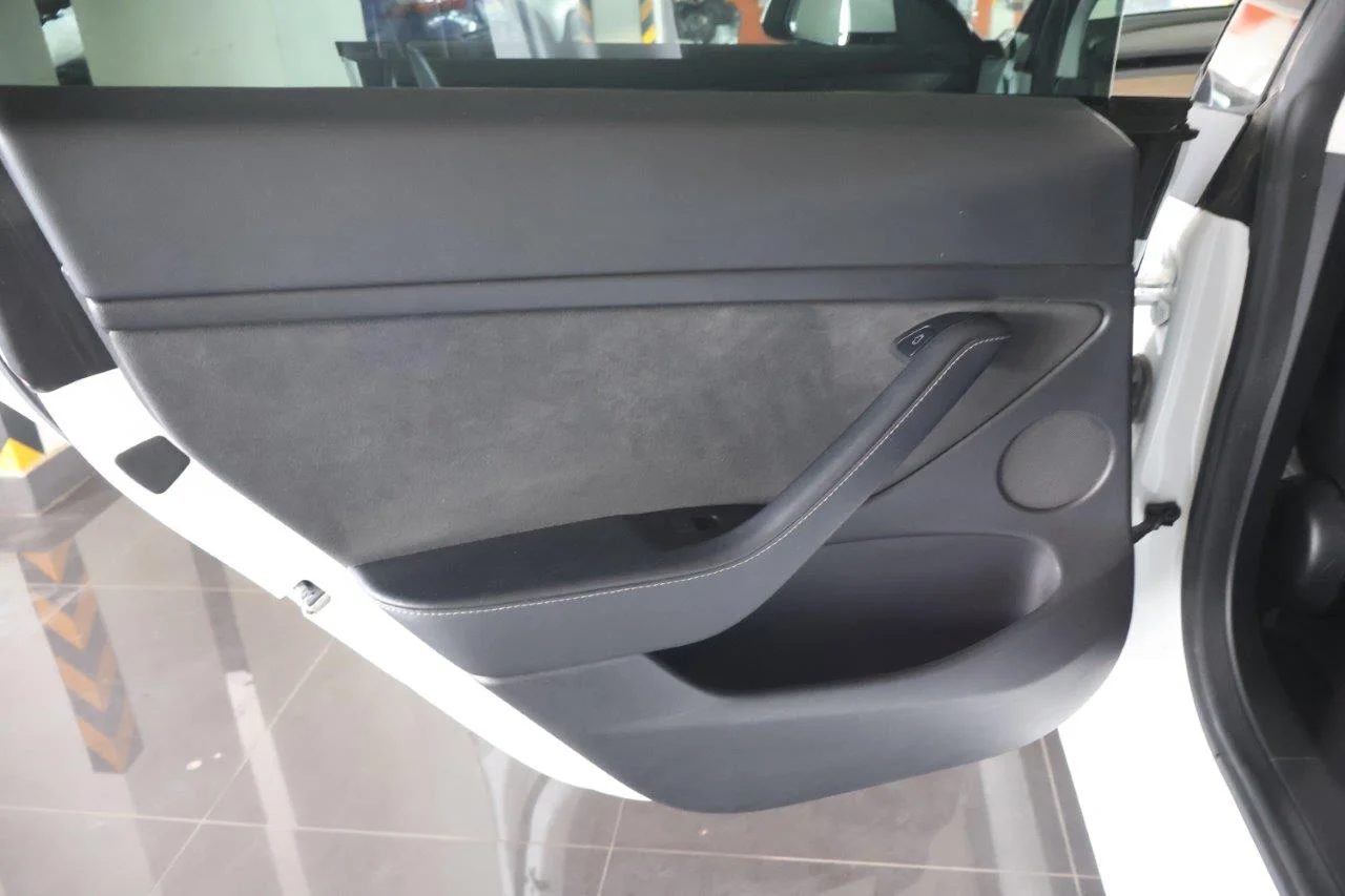 Tesla Model 3 - View model 38