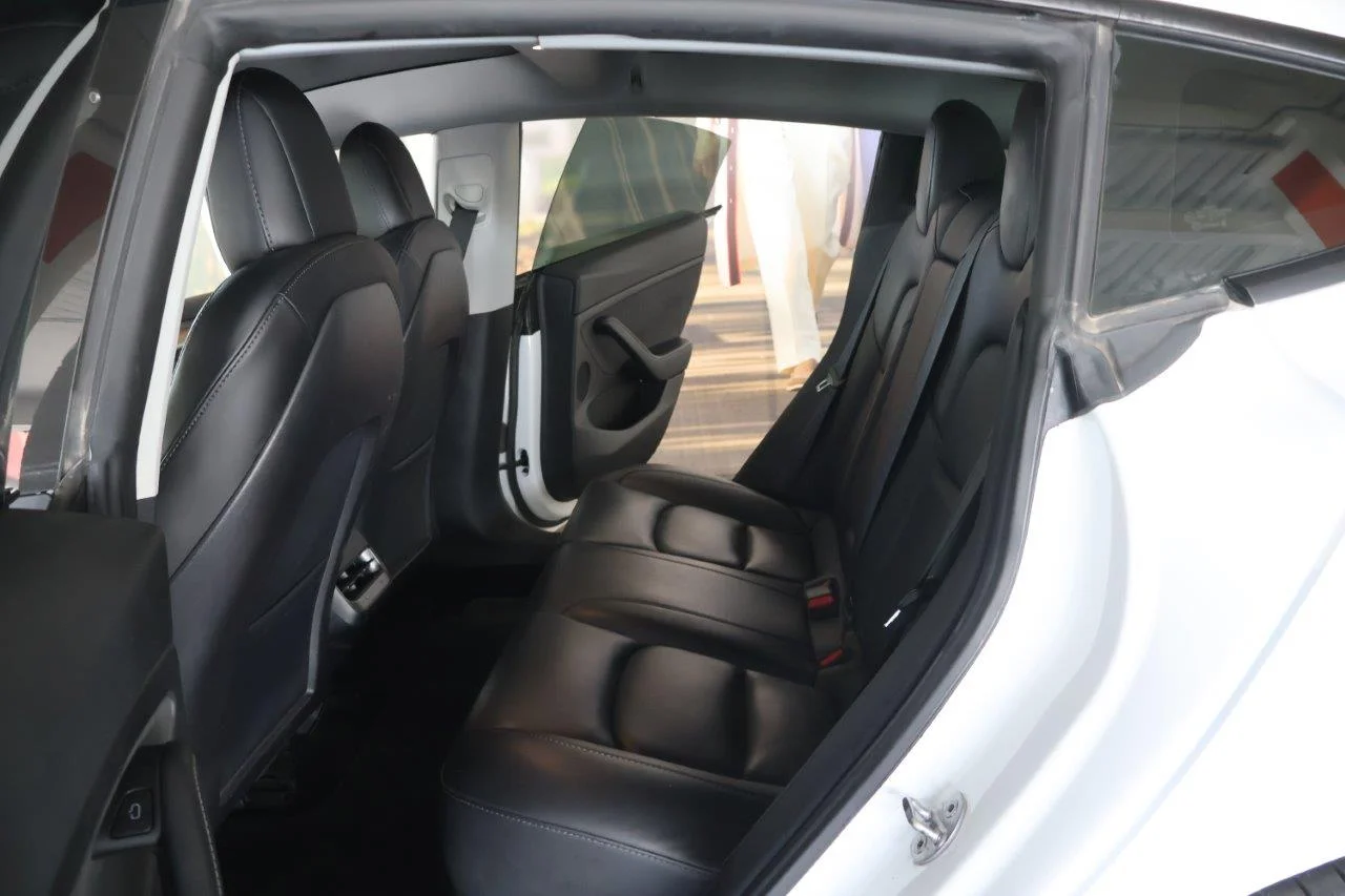 Tesla Model 3 - View model 39