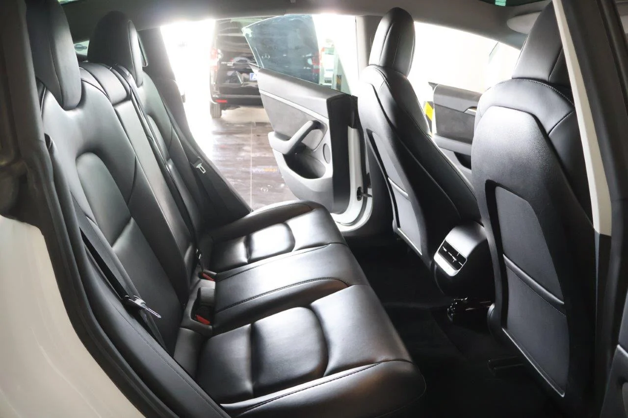 Tesla Model 3 - View model 41