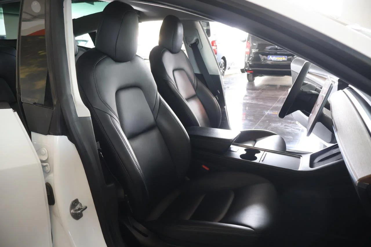 Tesla Model 3 - View model 42