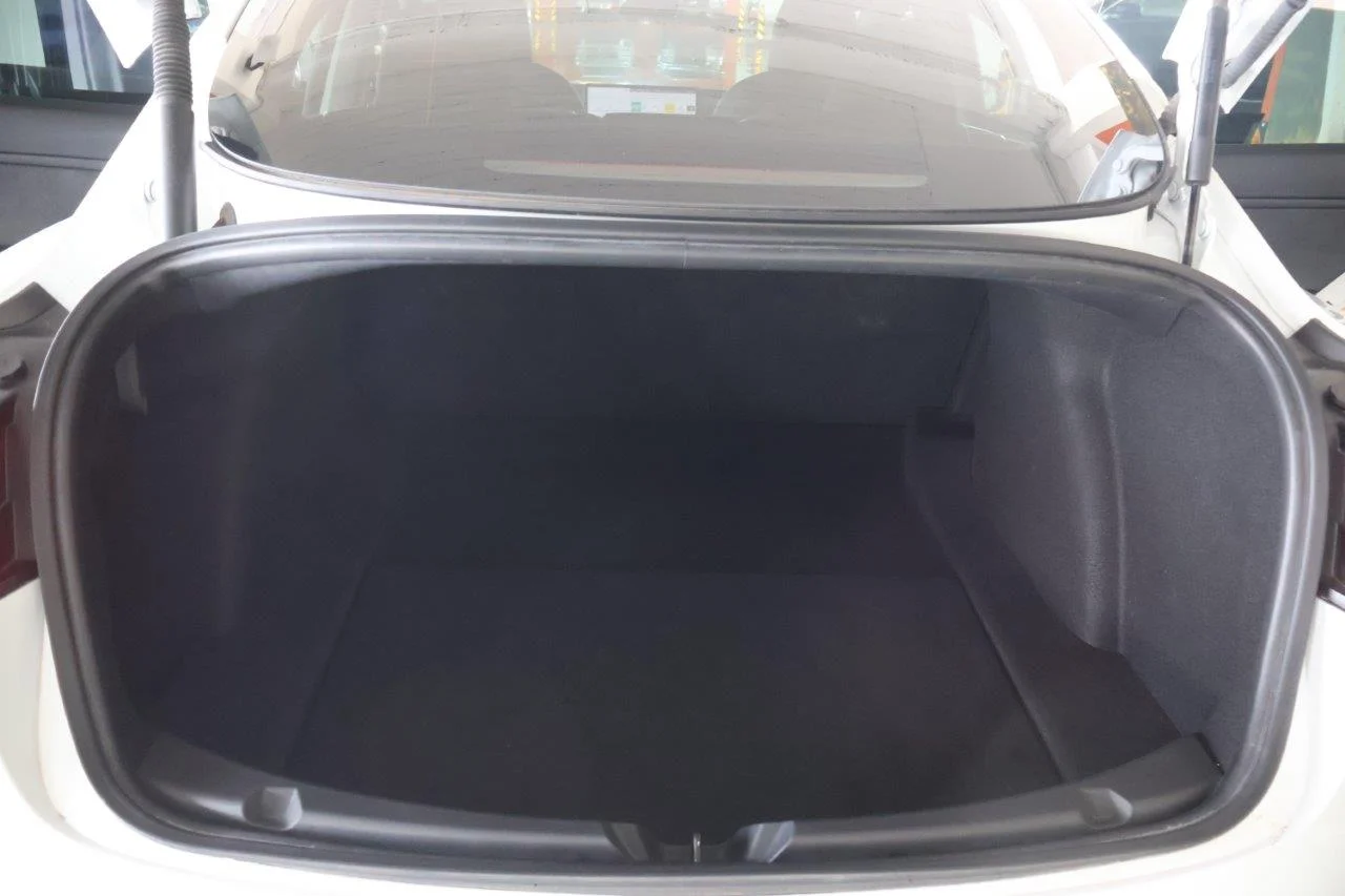 Tesla Model 3 - View model 44