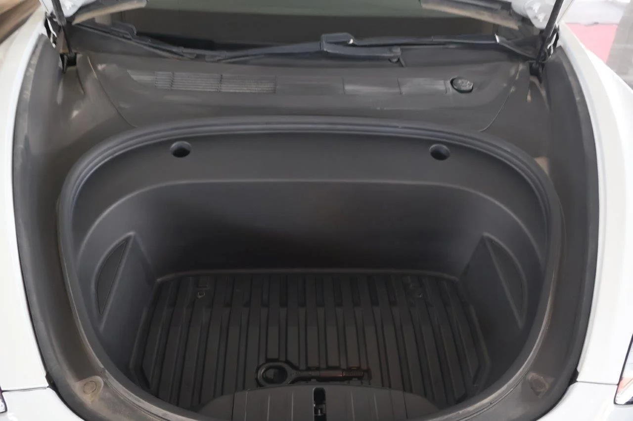 Tesla Model 3 - View model 45