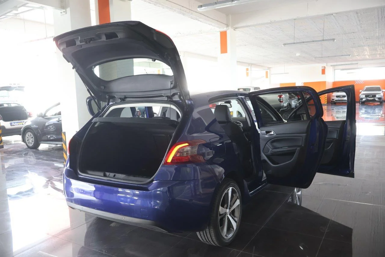 Peugeot 308 - View model 7