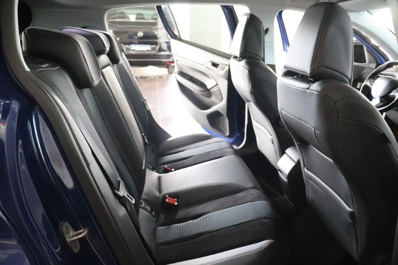 Peugeot 308 - View model 40