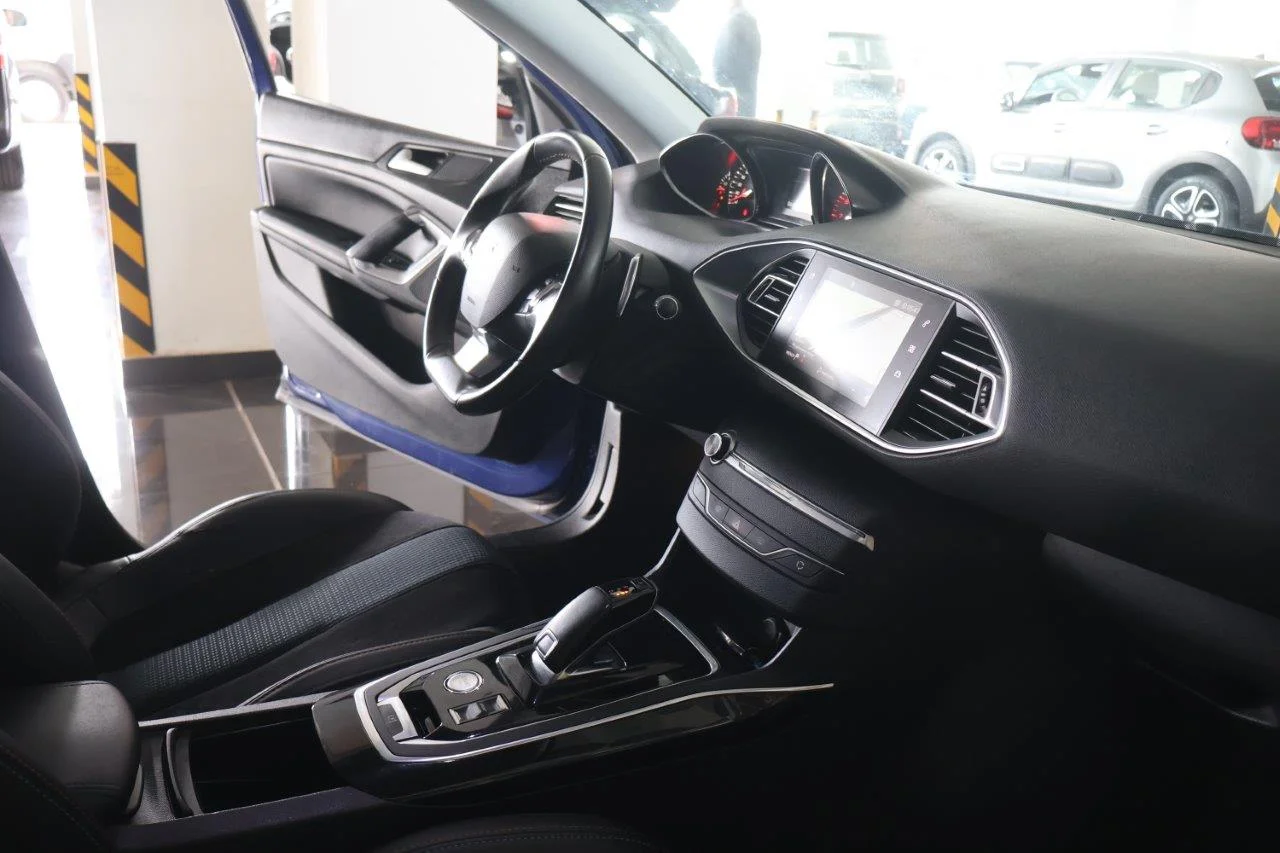 Peugeot 308 - View model 42