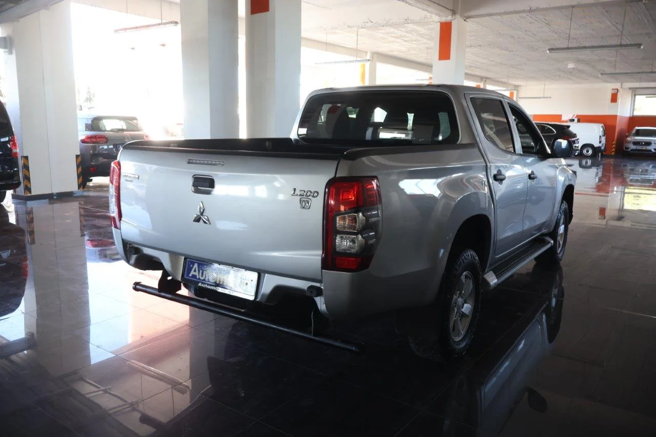 View 5 - Mitsubishi L200 - 2021