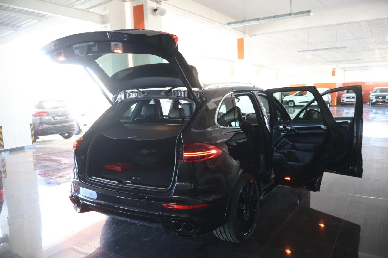 Porsche Cayenne - View model 6